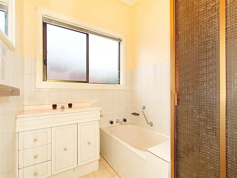 15 Winifred Street, Oakleigh East VIC 3166