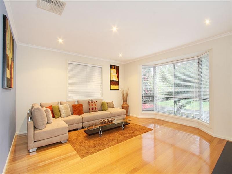 4 Nicholas Grove, Heatherton VIC 3202