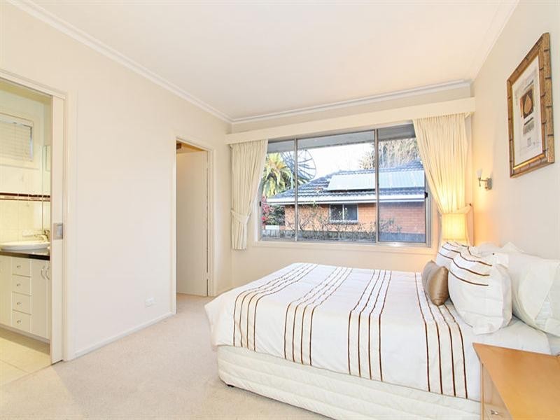 4 Nicholas Grove, Heatherton VIC 3202