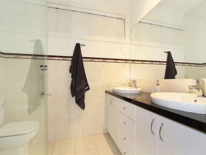 4 Nicholas Grove, Heatherton VIC 3202