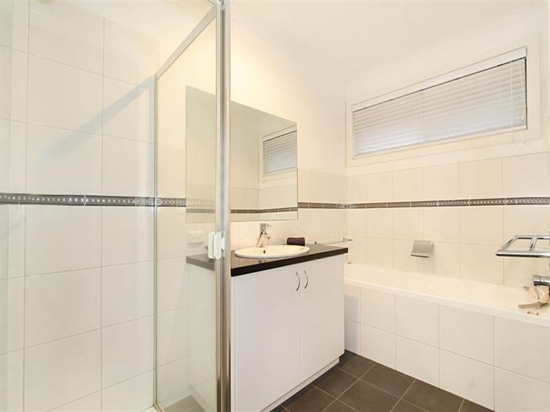 4 Nicholas Grove, Heatherton VIC 3202