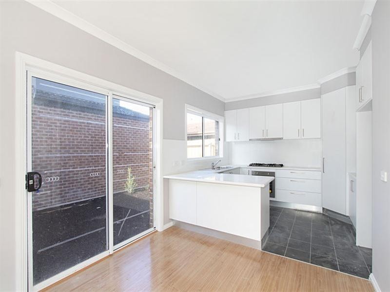 2/5 Adelaide Street, Dandenong VIC 3175