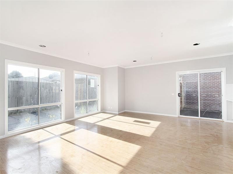 2/5 Adelaide Street, Dandenong VIC 3175