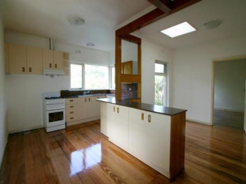 4 Llanos Avenue, Malvern East VIC 3145