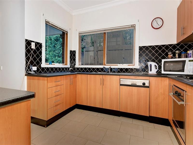 2/24 Dundee Avenue, Chadstone VIC 3148