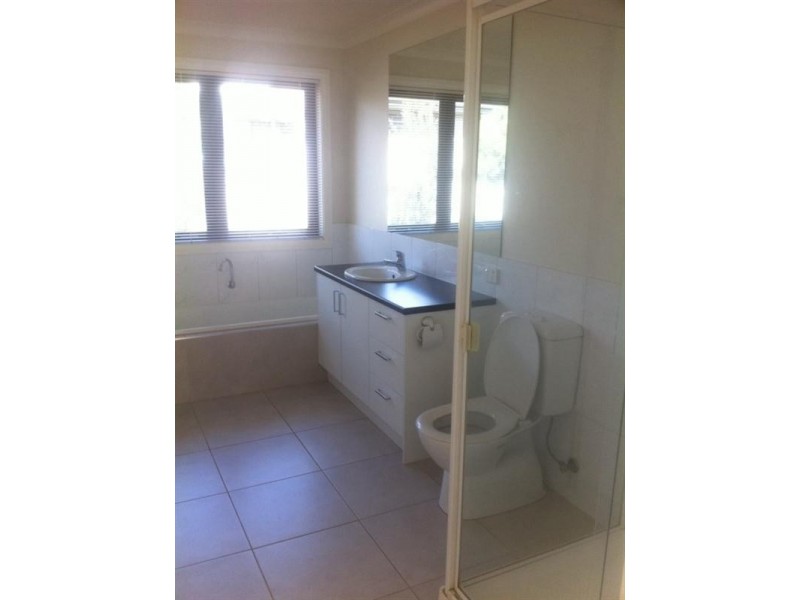 1and2/5 Alexander Avenue, Oakleigh East VIC 3166