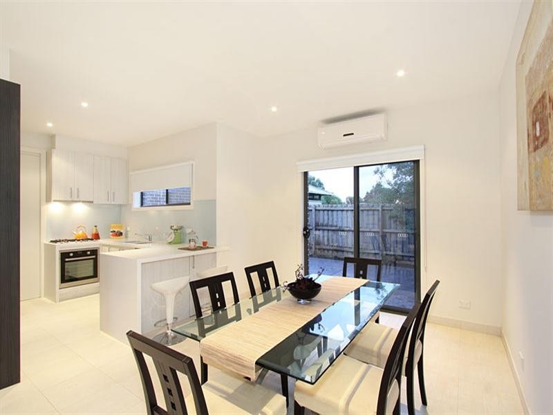 2/18 Oakleigh Street, Oakleigh VIC 3166