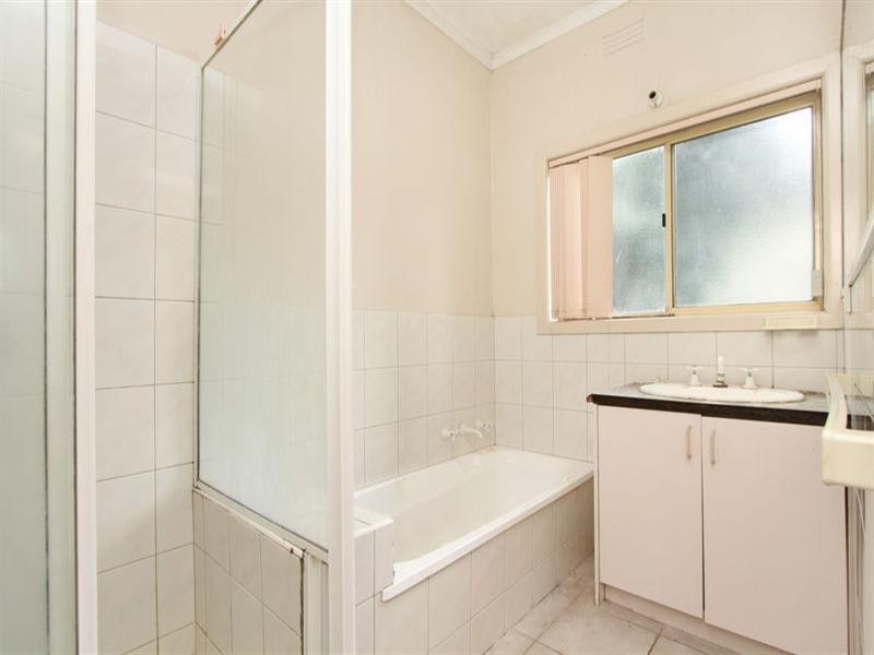 1/70 Edinburgh Street, Clayton VIC 3168