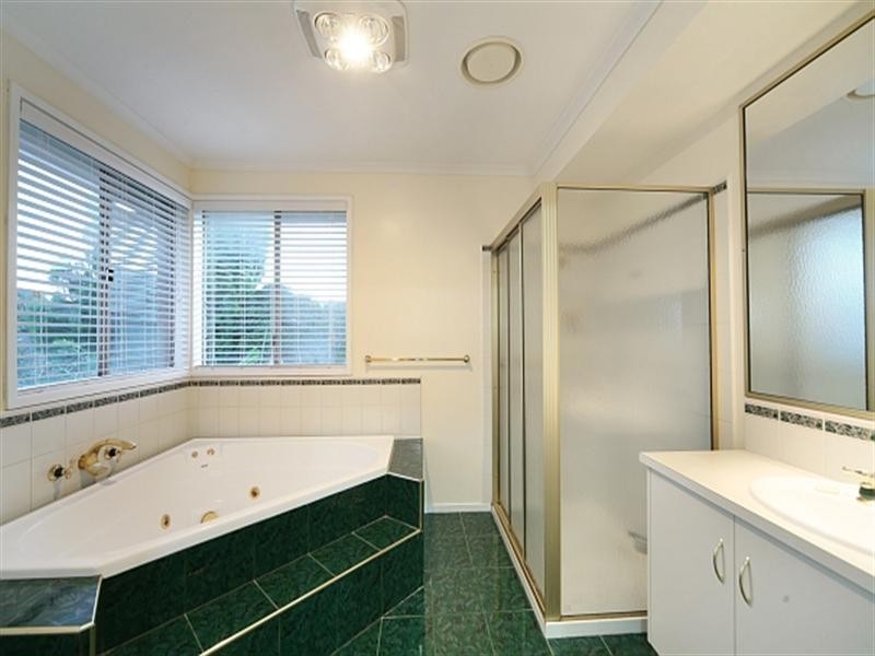 31 Schneider Crescent, Clarinda VIC 3169