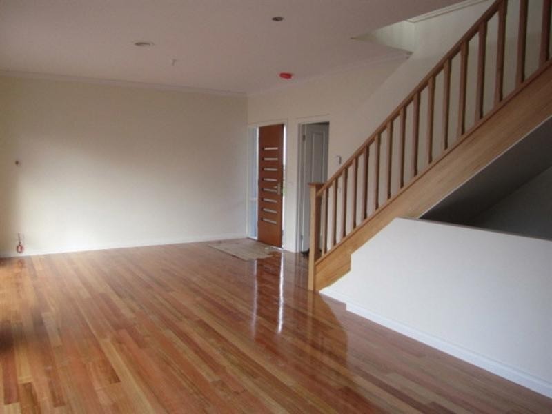2/7 Normanby Street, Hughesdale VIC 3166