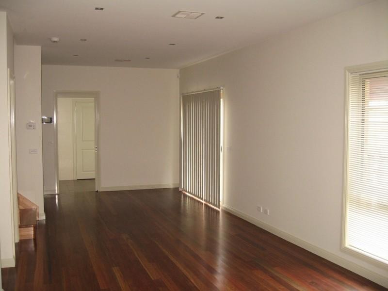 1/3 Hatherley Road, Chadstone VIC 3148