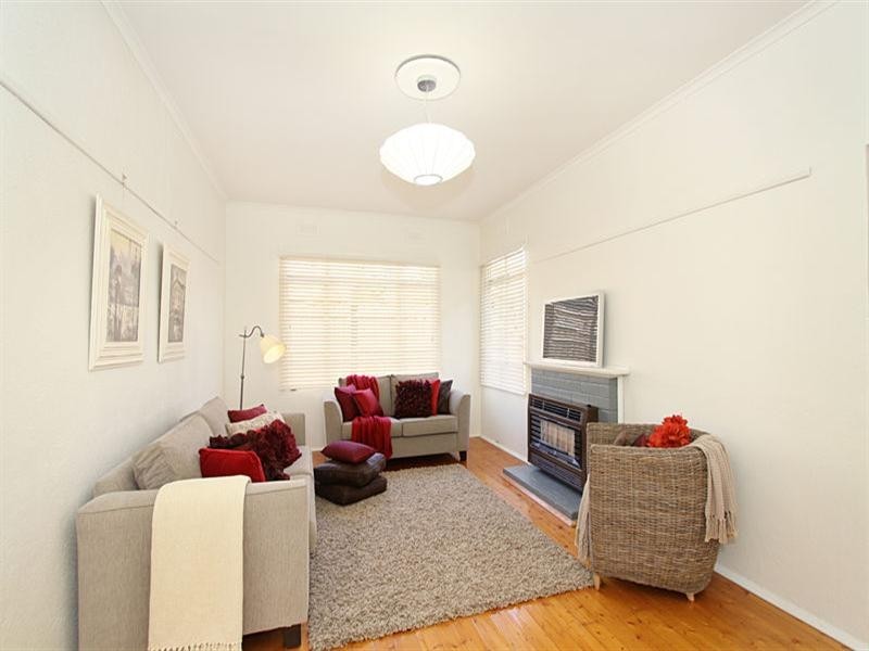 1/2 Moona Court, Chadstone VIC 3148