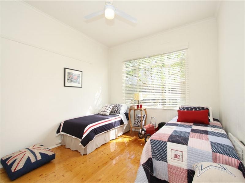 1/2 Moona Court, Chadstone VIC 3148