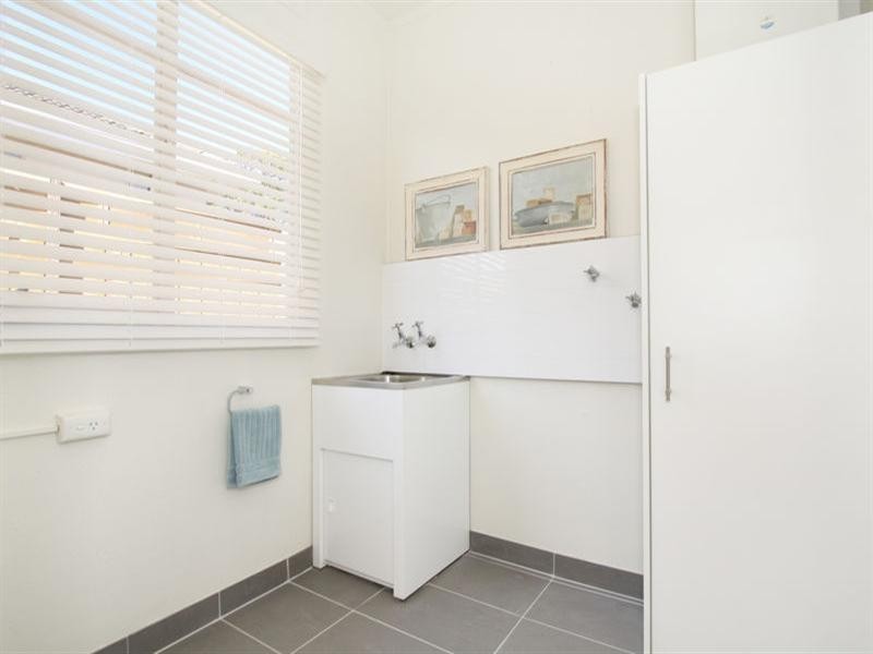 1/2 Moona Court, Chadstone VIC 3148