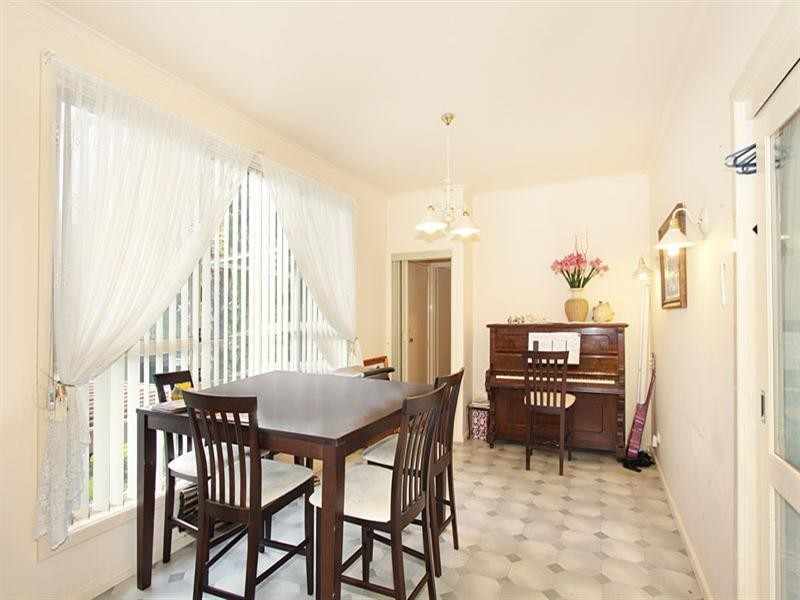 32 Cash Grove, Mount Waverley VIC 3149