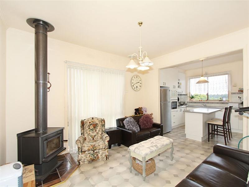 32 Cash Grove, Mount Waverley VIC 3149