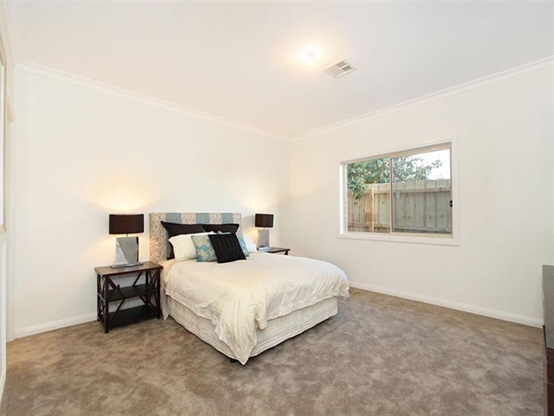2/23 Alexander Avenue, Oakleigh East VIC 3166