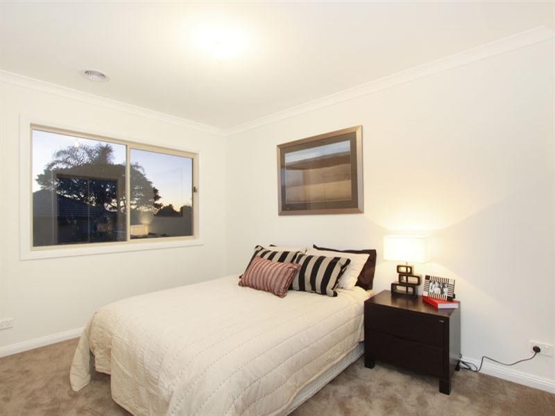 2/23 Alexander Avenue, Oakleigh East VIC 3166