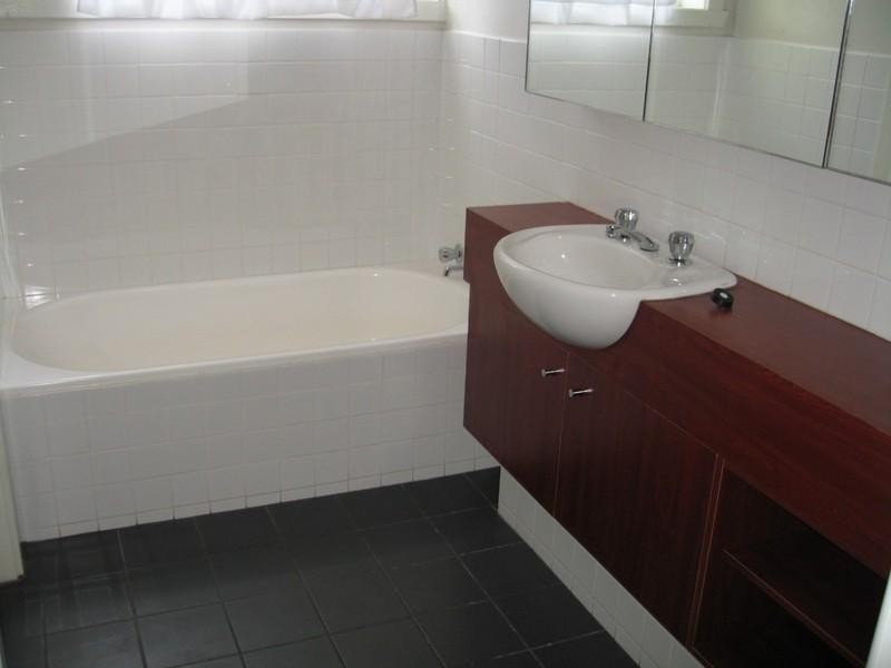 1/10 Crewe Road, Hughesdale VIC 3166