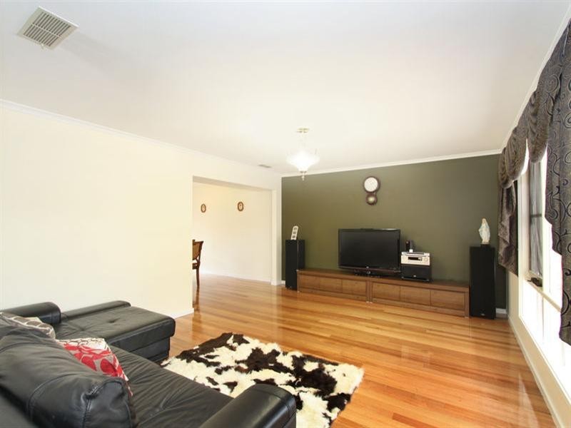 27 Bridgewater Way, Rowville VIC 3178