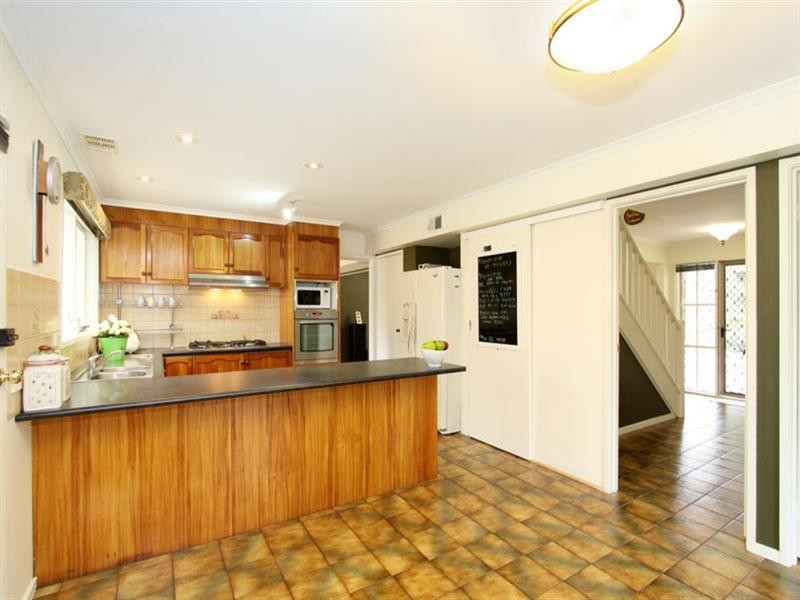 27 Bridgewater Way, Rowville VIC 3178