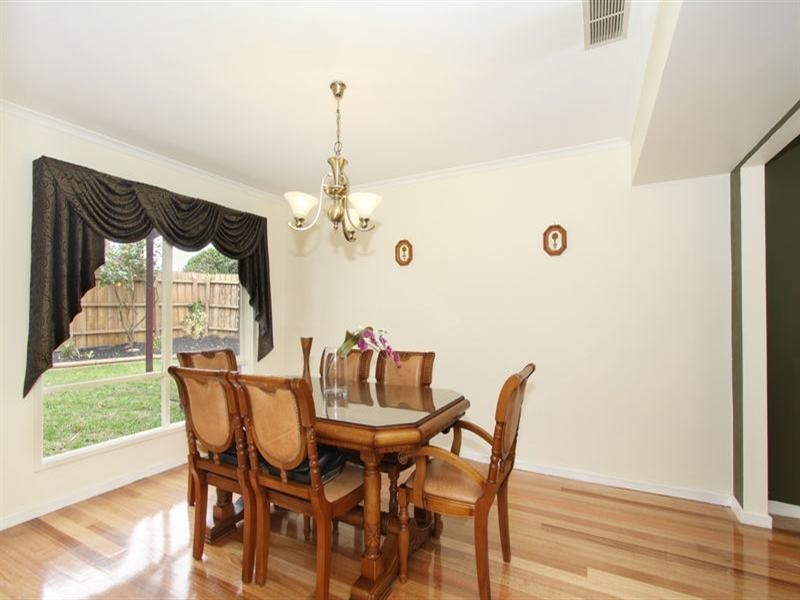 27 Bridgewater Way, Rowville VIC 3178