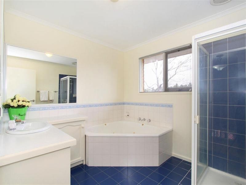 27 Bridgewater Way, Rowville VIC 3178