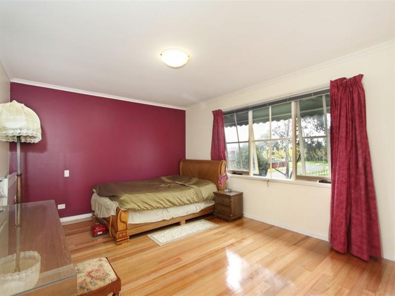 27 Bridgewater Way, Rowville VIC 3178