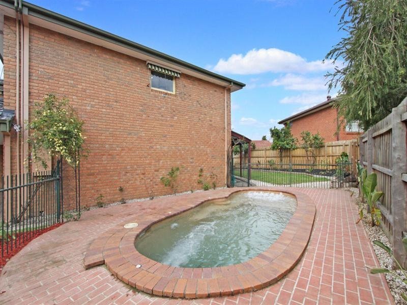 27 Bridgewater Way, Rowville VIC 3178