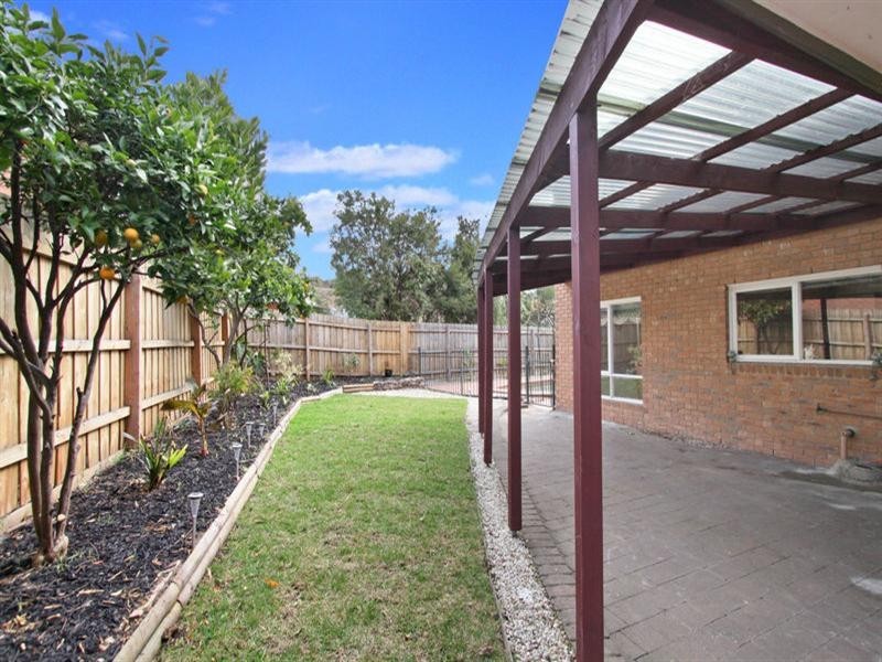 27 Bridgewater Way, Rowville VIC 3178