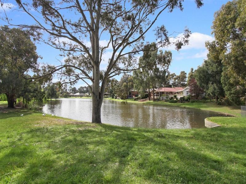 27 Bridgewater Way, Rowville VIC 3178