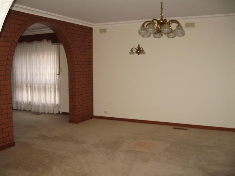 19 Scotsburn Avenue, Oakleigh South VIC 3167