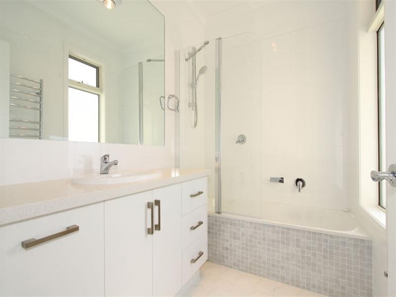 2/12 McCracken Avenue, Blackburn South VIC 3130