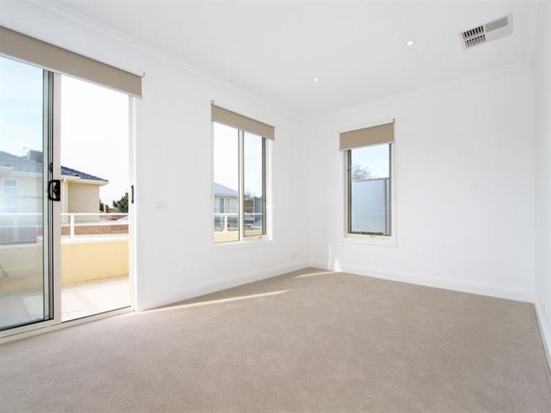 2/12 McCracken Avenue, Blackburn South VIC 3130