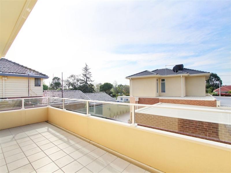 2/12 McCracken Avenue, Blackburn South VIC 3130
