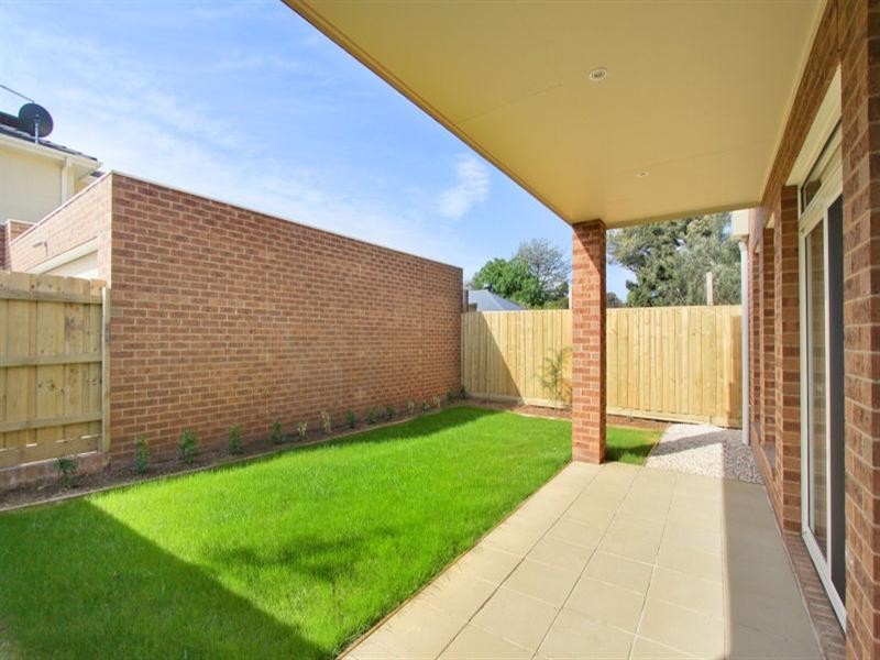 2/12 McCracken Avenue, Blackburn South VIC 3130
