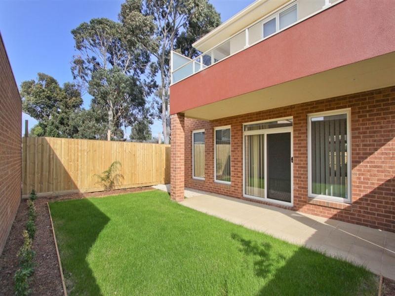 2/12 McCracken Avenue, Blackburn South VIC 3130
