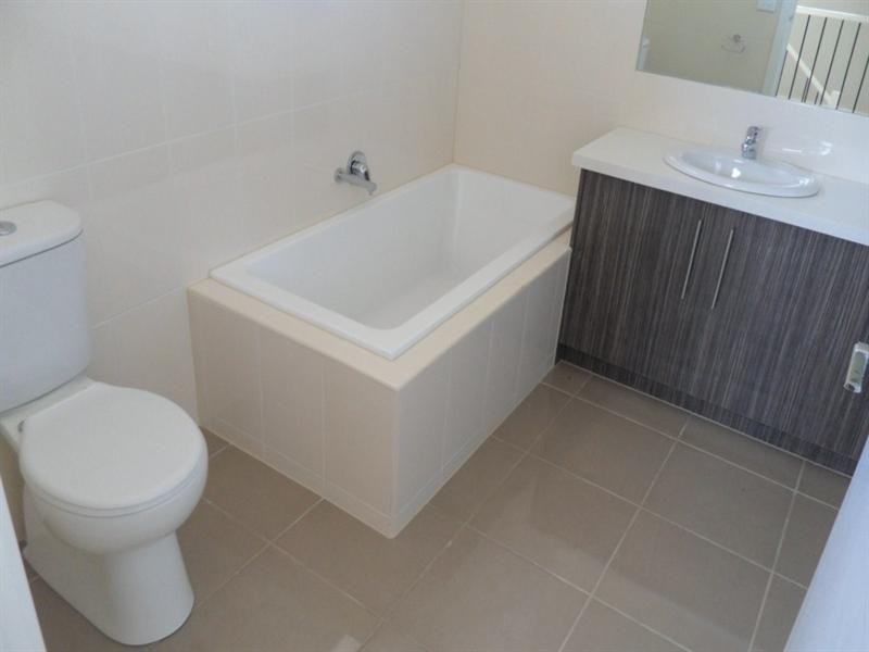 1/84 Ferntree Gully Road, Oakleigh East VIC 3166