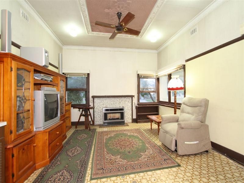 17 Callander Street, Hughesdale VIC 3166