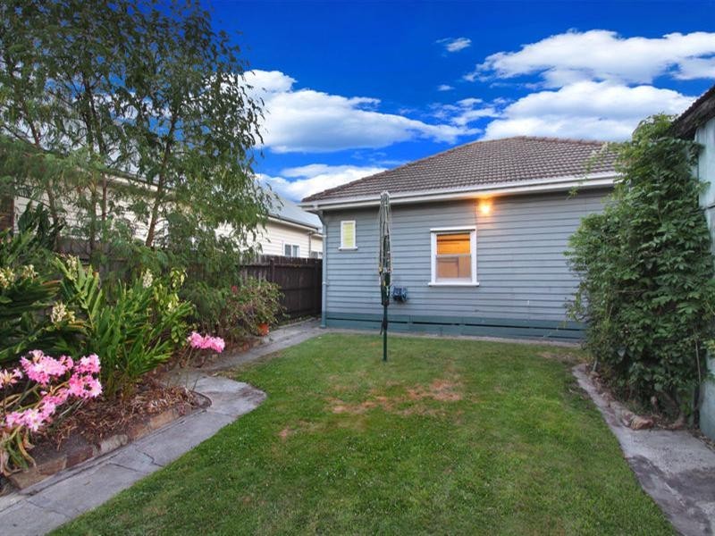 17 Callander Street, Hughesdale VIC 3166