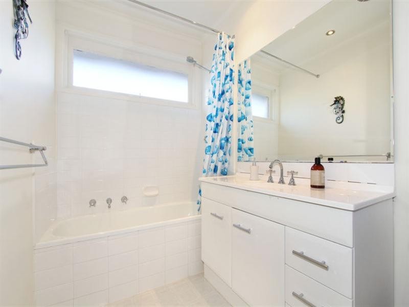 4/233 Warrigal Road, Cheltenham VIC 3192