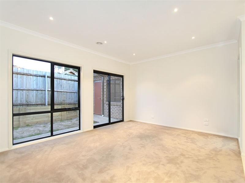 2/19 Alexander Avenue, Dandenong VIC 3175