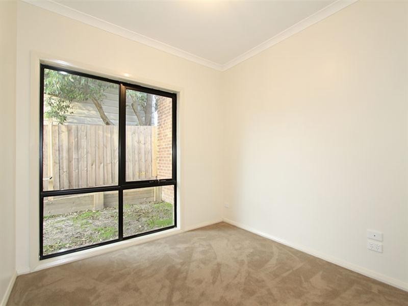 2/19 Alexander Avenue, Dandenong VIC 3175