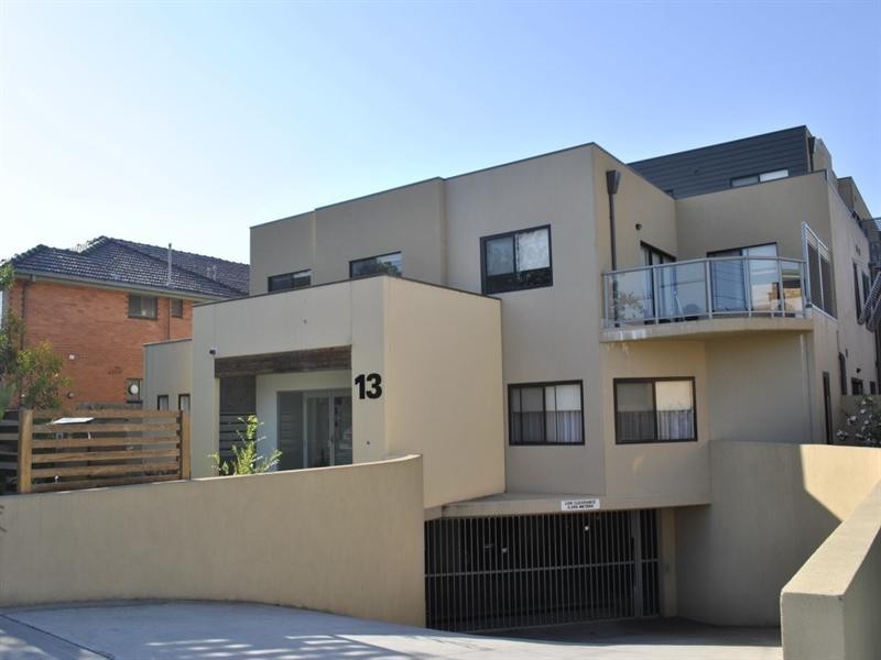 8/13 Logie Street, Oakleigh VIC 3166