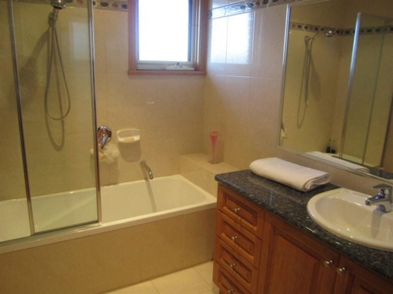 2/36 Truganini Road, Carnegie VIC 3163