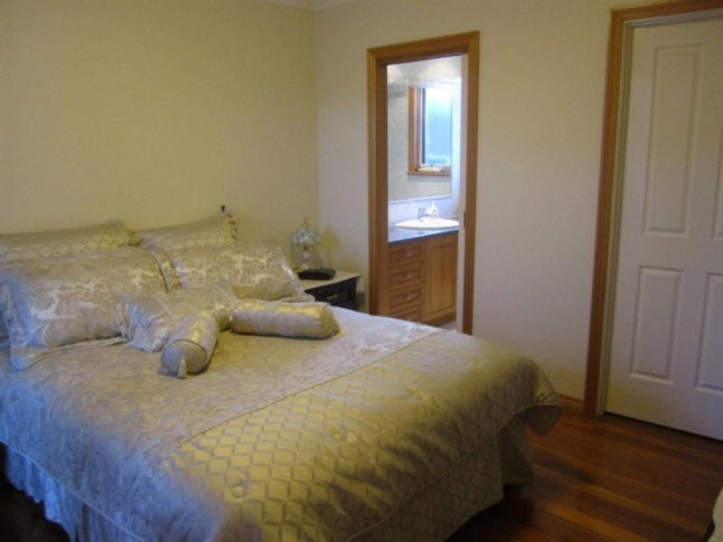 2/36 Truganini Road, Carnegie VIC 3163