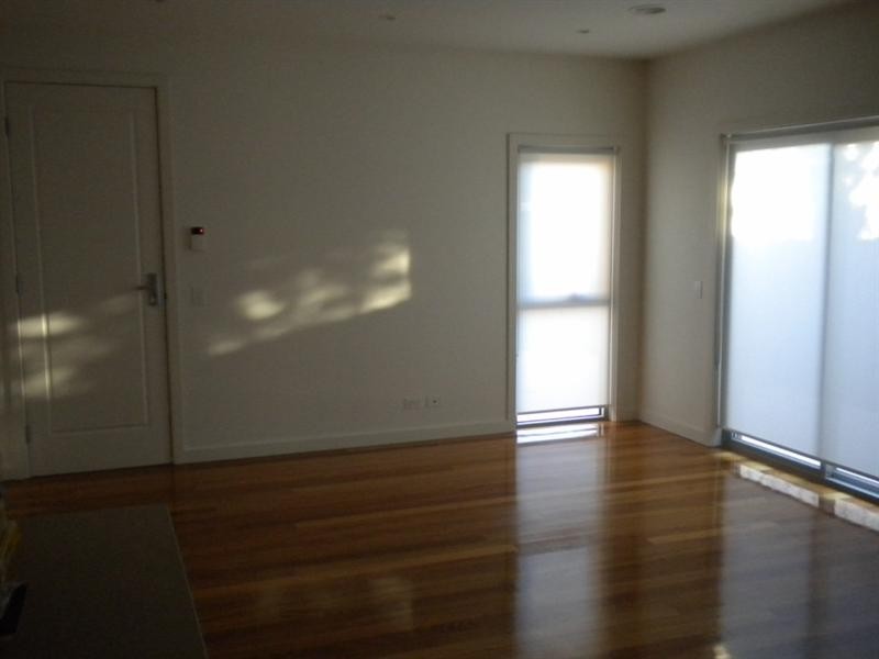 2/12 Aikman Crescent, Chadstone VIC 3148