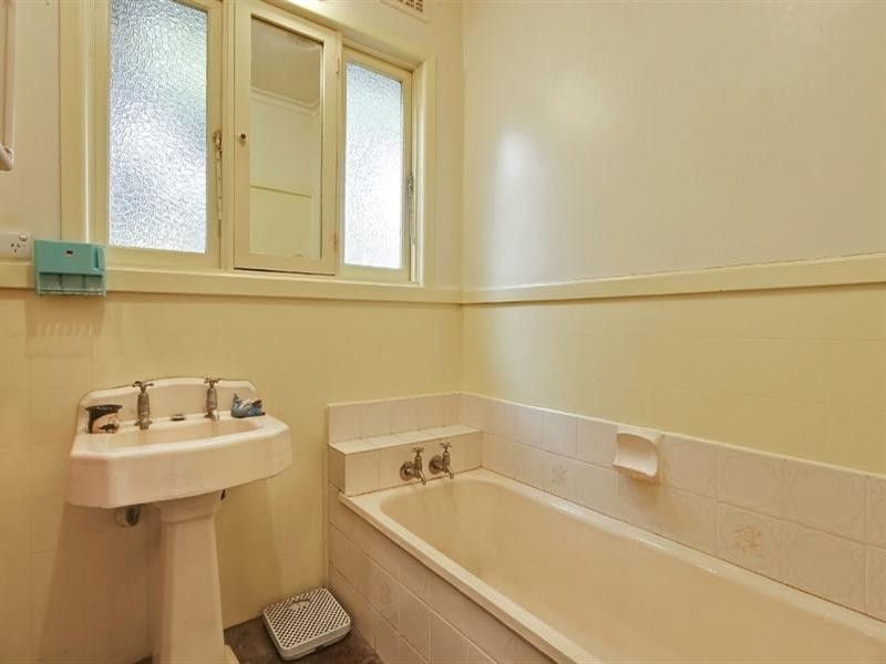 13 Moorookyle Avenue, Hughesdale VIC 3166