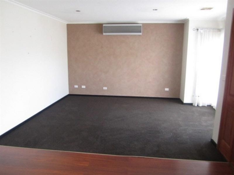 1/8 Greta Street, Oakleigh East VIC 3166