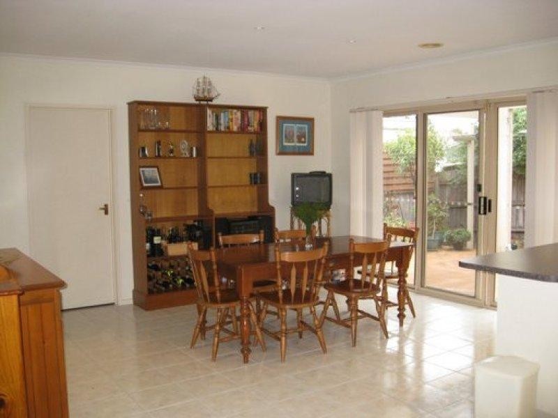 2/24 Jindabyne Avenue, Chadstone VIC 3148